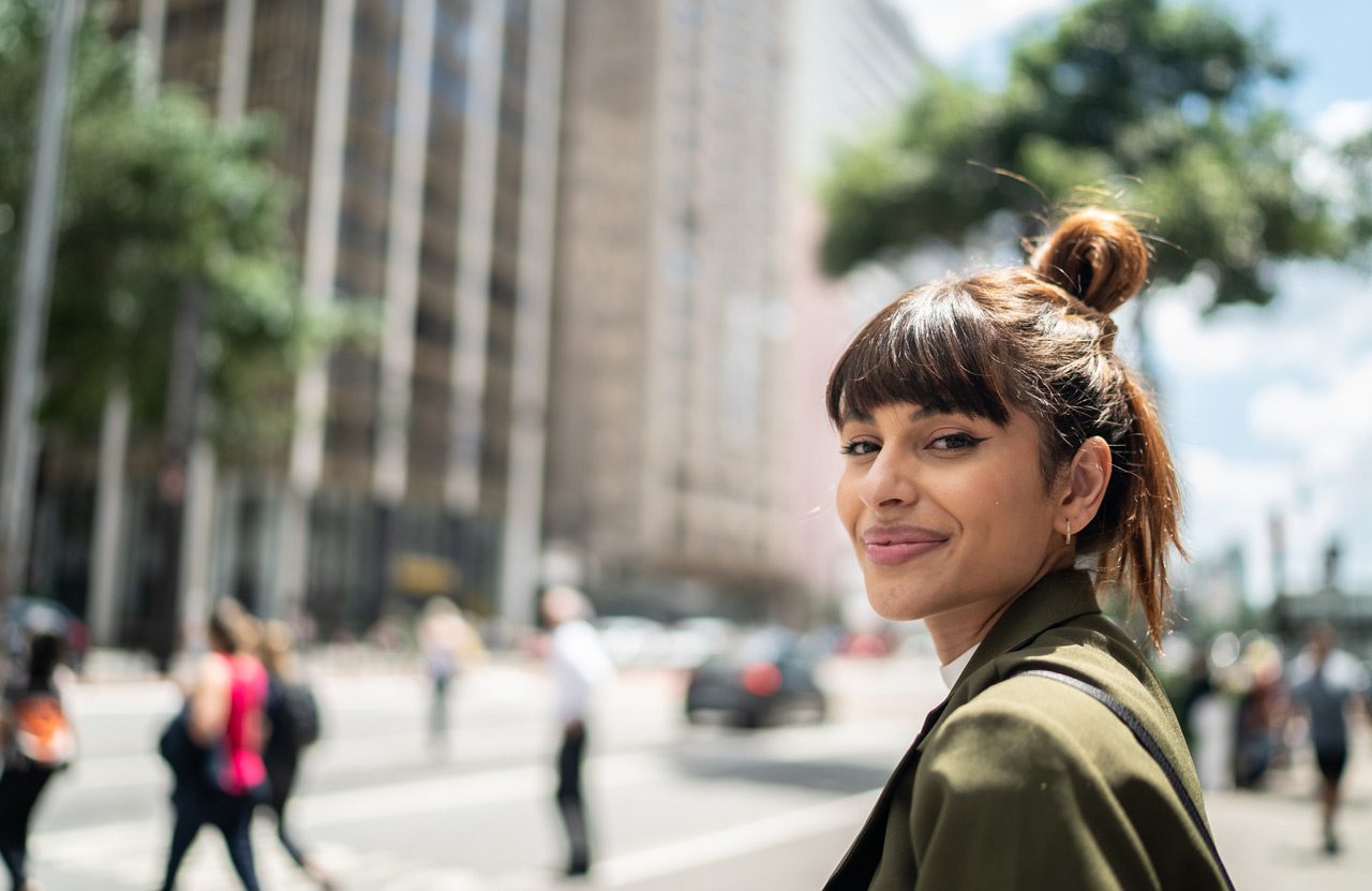 Portrait-of-a-young-woman-in-the-street