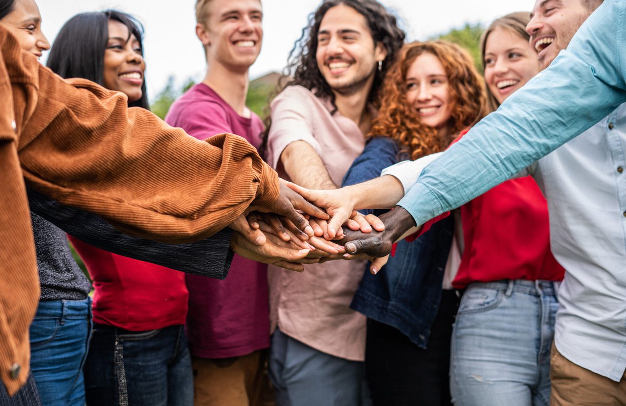 Strong-group-of-friends-outside