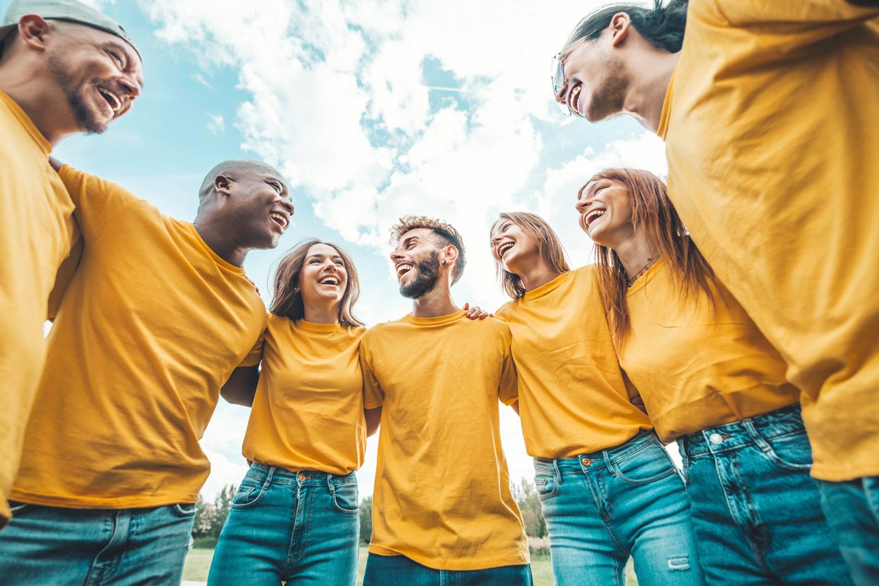 team-building-exercise-in-matching-shirts